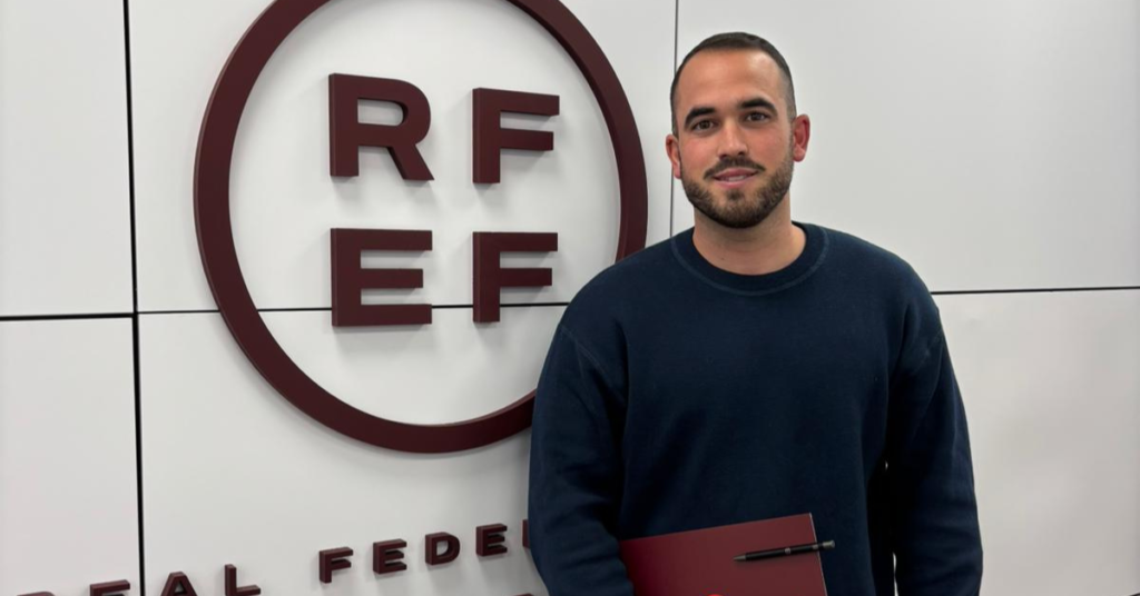 Imagen principal de la renovación de Juanje Marín como director deportivo del club.